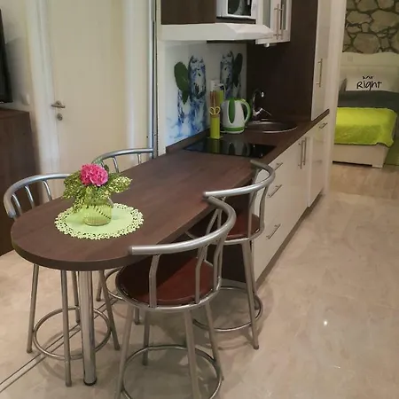 Apartments 4M