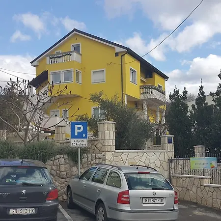 Apartments 4M